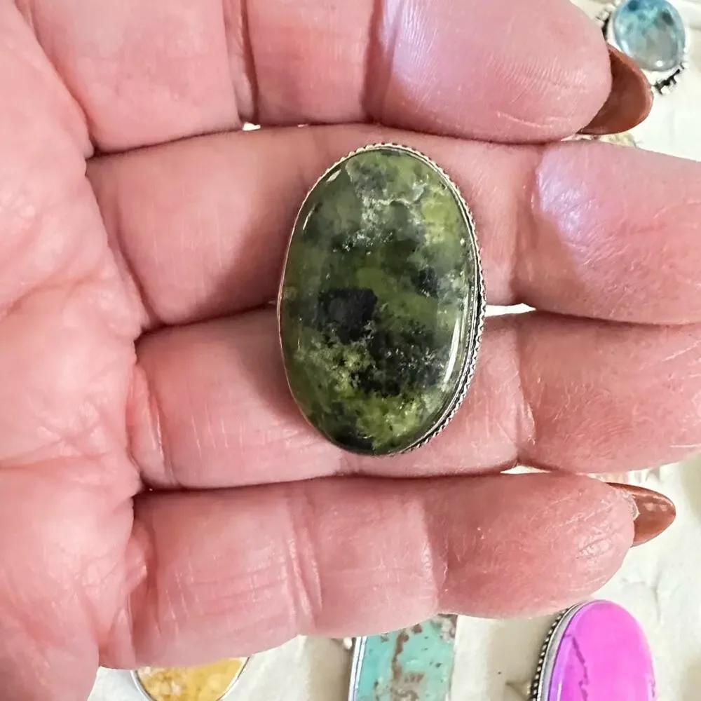 Natural serpentine gemstone, oval, silver plated, overlay stamp 925 ringā size 6 - Picture 3 of 6